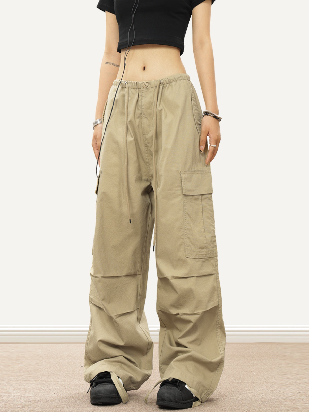 Monochrome Pleated Baggy Cargo Pants