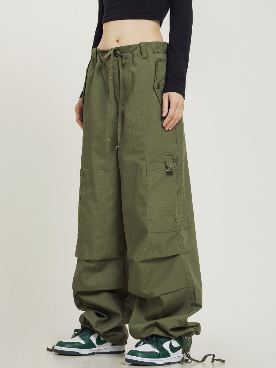 Low Pleated Stud Cargo Pants